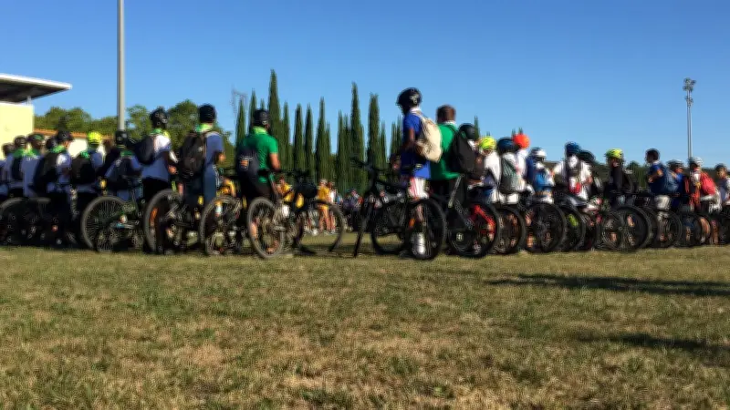 Le Pélé VTT Tour fait étape à Fontès : 70 jeunes en pèlerinage à vélo dans l'Hérault