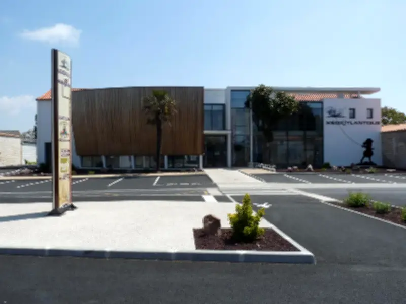 Le Printemps des Poètes à Saint-Georges-d’Oléron : une soirée magique portée par les enfants