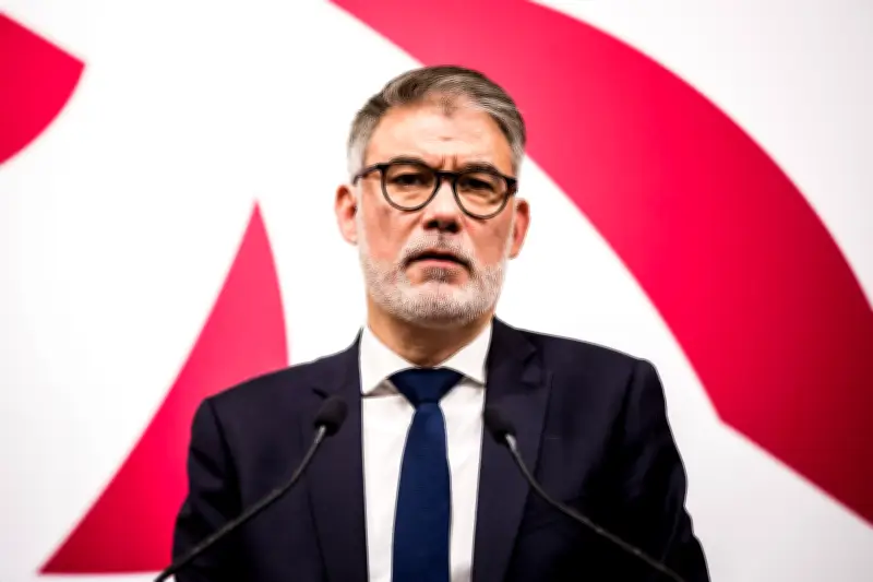Le PS face à ses dilemmes historiques : entre union avec LFI et rapprochement avec le centre