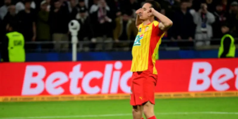 Le RC Lens se qualifie en demi-finale de la Coupe de France après un exploit à Lyon