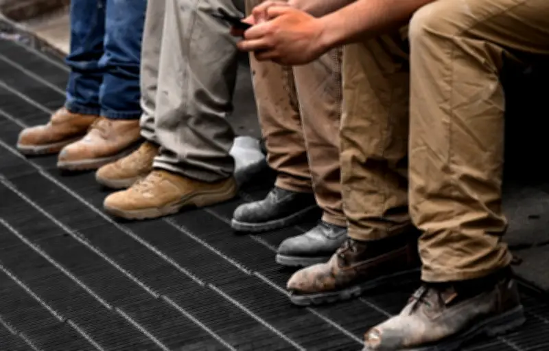 Le RN, premier parti des salariés du privé : l'isolement au travail, clé du vote