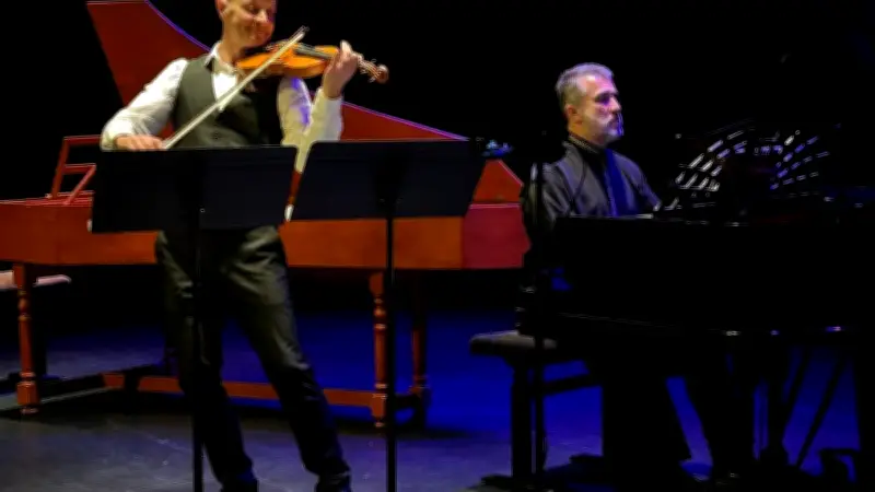 Le romantisme musical s'invite au théâtre de l'Ardaillon avec Hatat et Laur