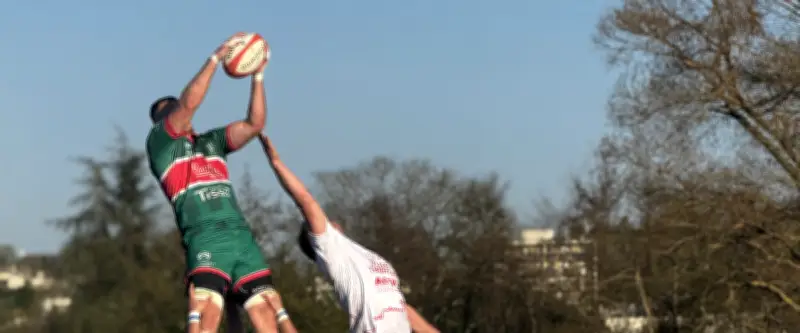 Le Rugby Club Nîmois chute à Auch, ses espoirs de qualification compromis