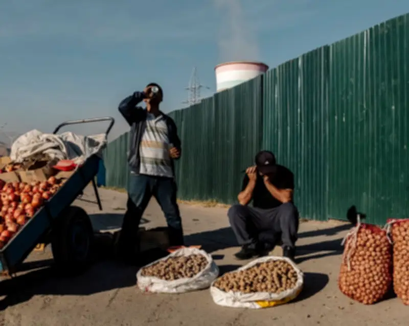 Le rêve russe brisé des jeunes Tadjiks : images d'un espoir en déclin