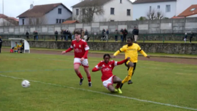 Le Sporting Langonais affronte Commentry en Régional 3 : un match crucial pour le classement