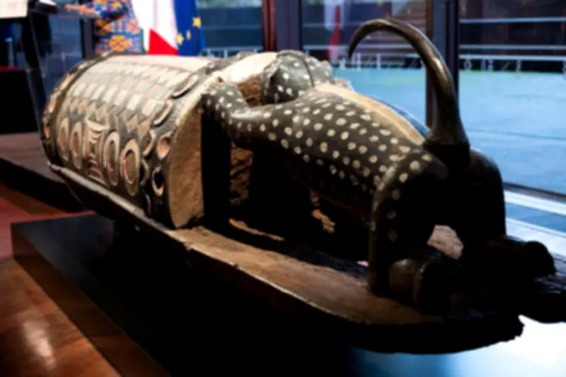 Le tambour parleur ivoirien, symbole de restitution après la colonisation