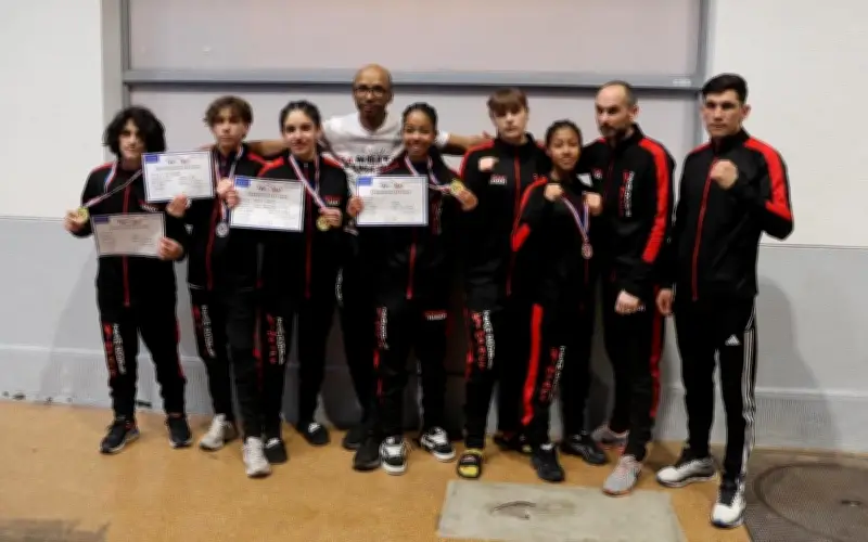 Le Team Double Impact de Saintes brille aux championnats de France de kickboxing