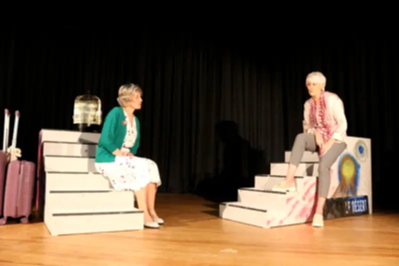 Le Train de 12h45 : une rencontre poétique entre théâtre et chansons à ne pas manquer