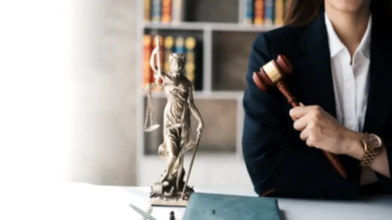 Le tribunal administratif annule l'OQTF d'un chef de chantier albanais expulsé du Jura