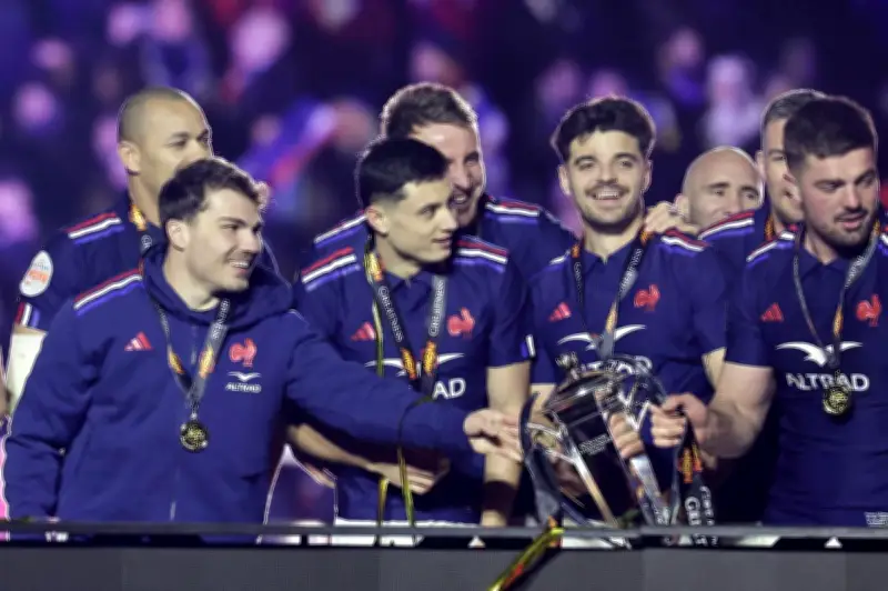 Le trophée du Tournoi des Six Nations endommagé dans un accident, une réplique sera utilisée en 2026