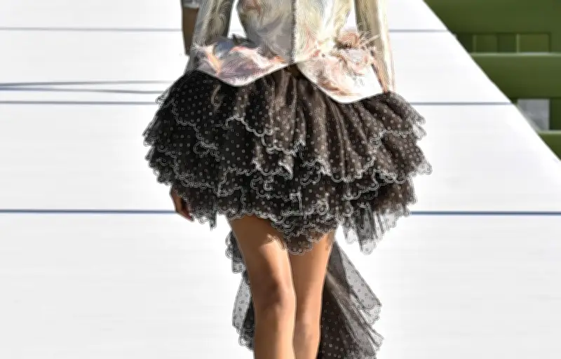 Le tutu fait son grand retour en 2026 : de la scène aux podiums, une renaissance mode