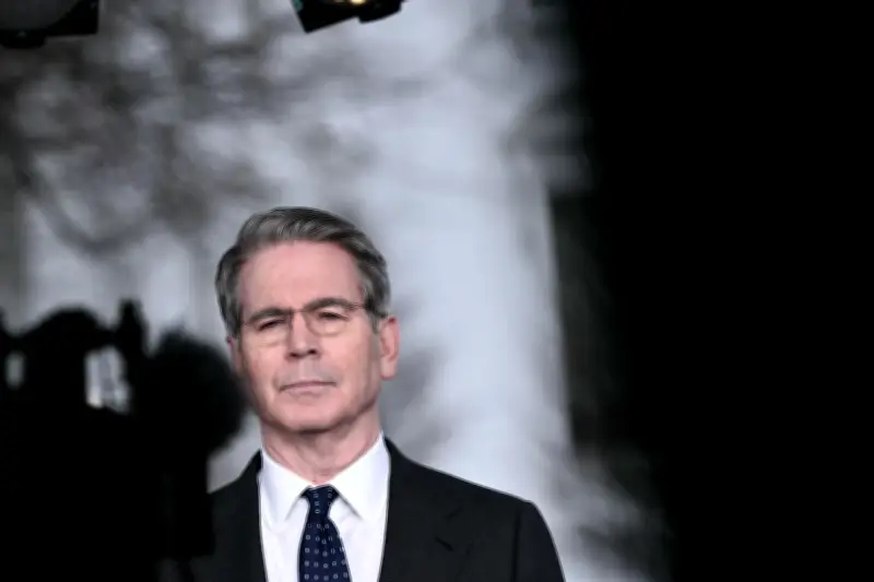 Le vice-Premier ministre chinois He Lifeng en France pour des négociations commerciales cruciales avec les États-Unis