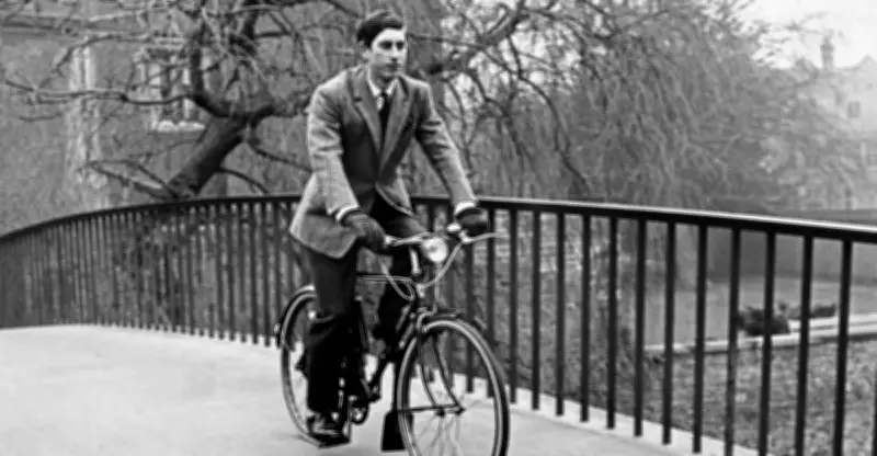 Le voyage secret du prince Charles en Dordogne : une escapade archéologique sous le feu des paparazzi