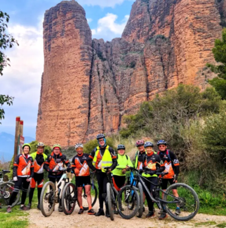 Le VTT Club saint-jammois découvre les paysages spectaculaires d'Aragon lors d'un week-end sportif
