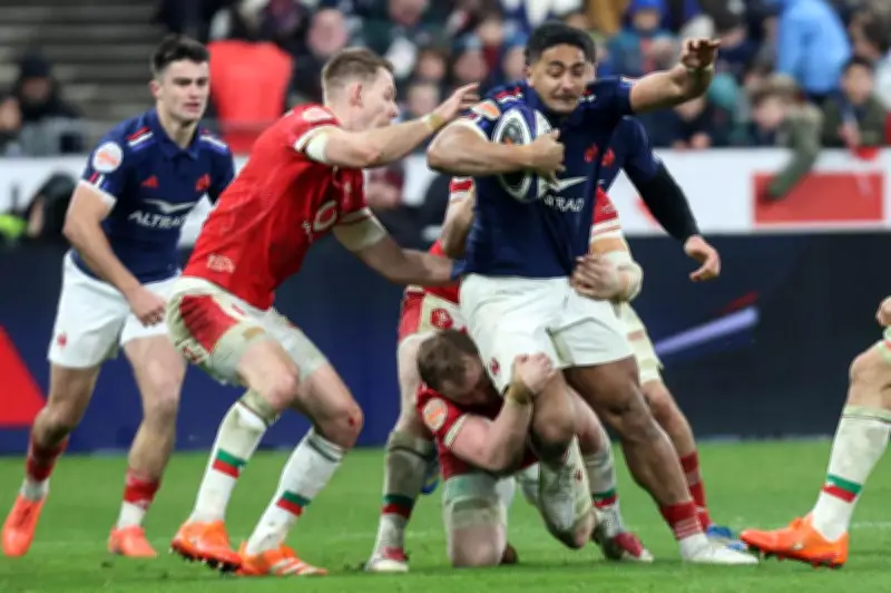 Le XV de France reprend l'entraînement avec Barassi au centre avant l'Angleterre