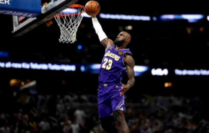 LeBron James bat le record de matchs NBA et poursuit sa légende à 41 ans