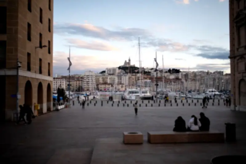 Électeurs LFI à Marseille et Lille : « Nos candidats nous ressemblent, riches, pauvres, jeunes »