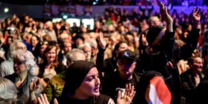 Élections municipales 2026 : stabilité des sortants mais polarisation dans les grandes villes