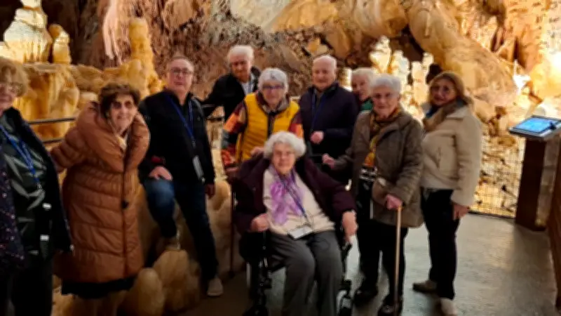 Les aînés de l'association SALV découvrent le gouffre de Cabrespine dans le Minervois