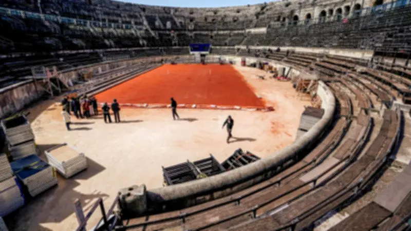 Les arènes de Nîmes se métamorphosent en court de tennis pour le Bastide UTS