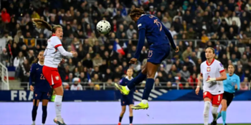 Les Bleues dominent la Pologne mais des failles défensives persistent