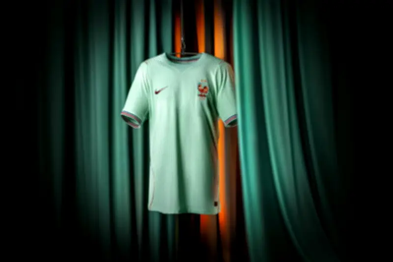 Les Bleus en maillot vert pour la Coupe du Monde : une décision qui ne fait pas l'unanimité