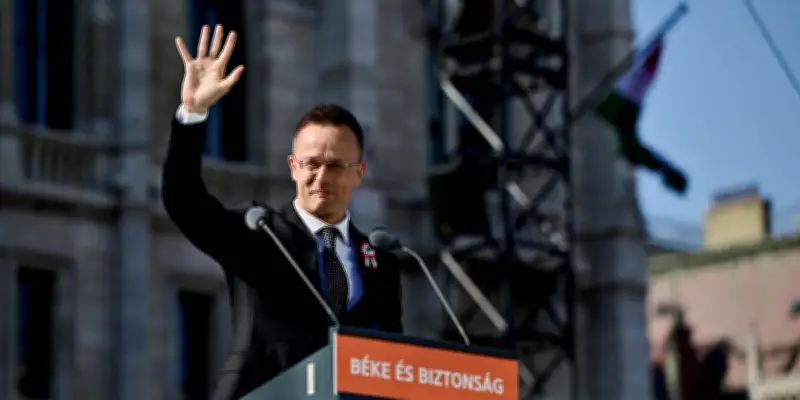 Les échanges réguliers entre les ministres hongrois et russe font scandale à Bruxelles