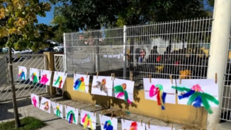 Les écoliers de Lédignan créent une volière éphémère pour la Grande lessive
