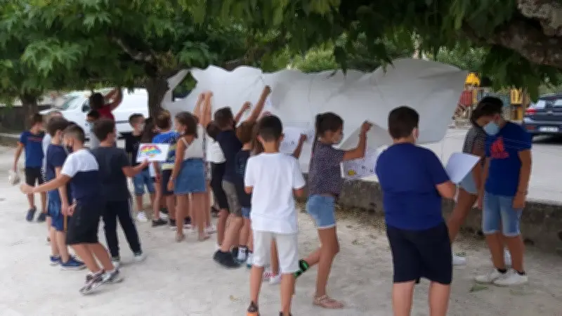 Les écoliers exposent leurs talents artistiques à Saint-Julien-de-Peyrolas