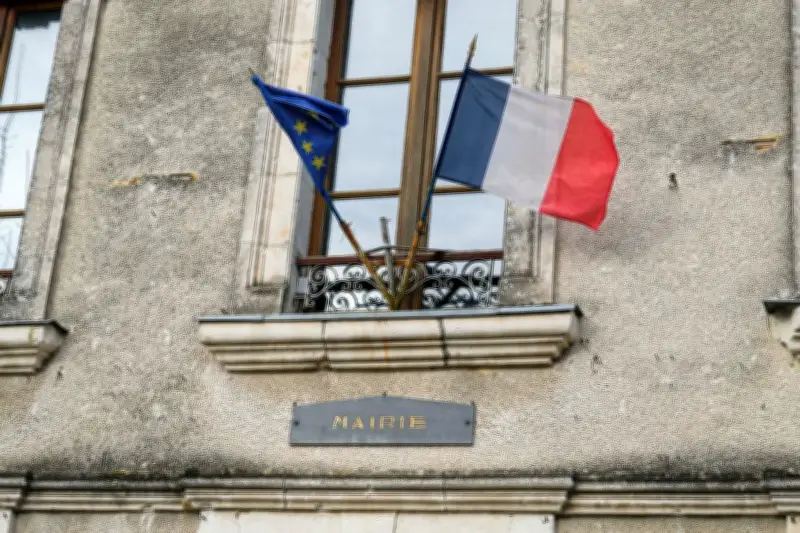 Les communes, remparts essentiels contre la marchandisation du monde selon Lucas Chancel