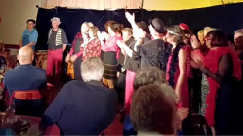 Les Courants d'Air fêtent 30 ans de spectacles avec un dîner-cabaret à Saint-Côme-et-Maruéjols