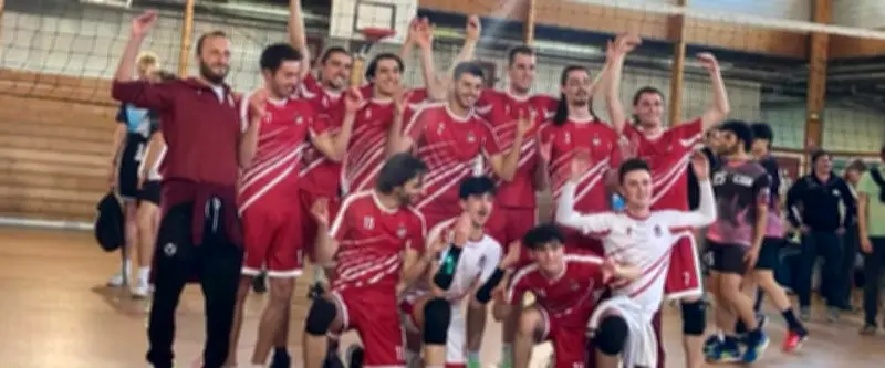 Les Crabes d'IMT Mines Alès clôturent une saison de volley-ball triomphante