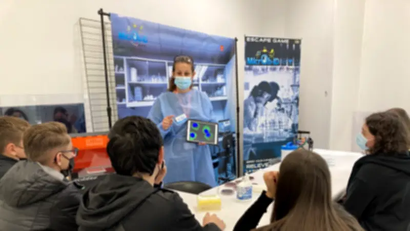 Les Elles de la Science : des collégiens de Nîmes rencontrent des femmes scientifiques