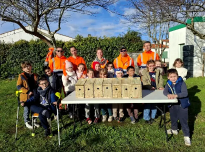 Les enfants de La Brée-les-Bains découvrent le jardinage avec les espaces verts communaux