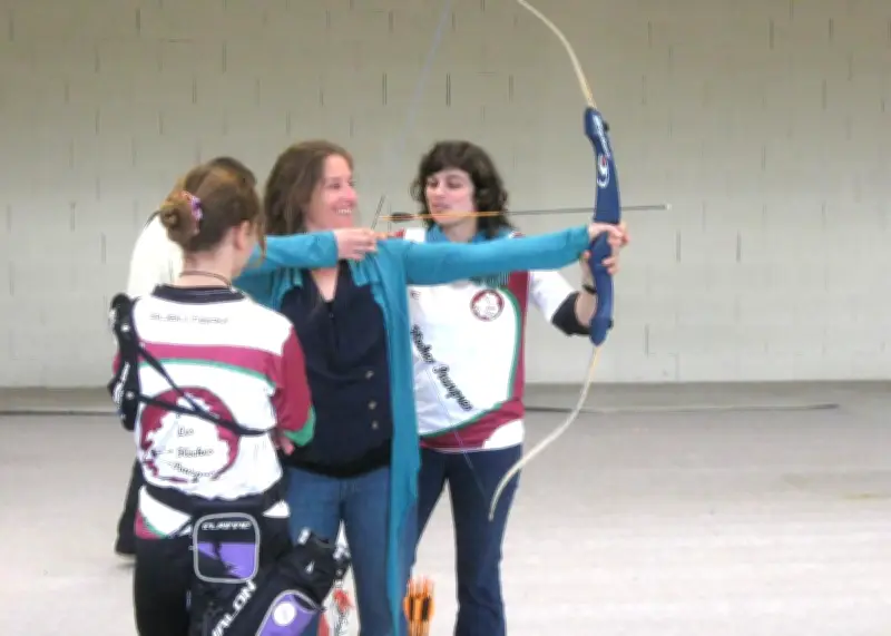 Les Flèches Pourpres célèbrent les droits des femmes avec une initiation au tir à l'arc