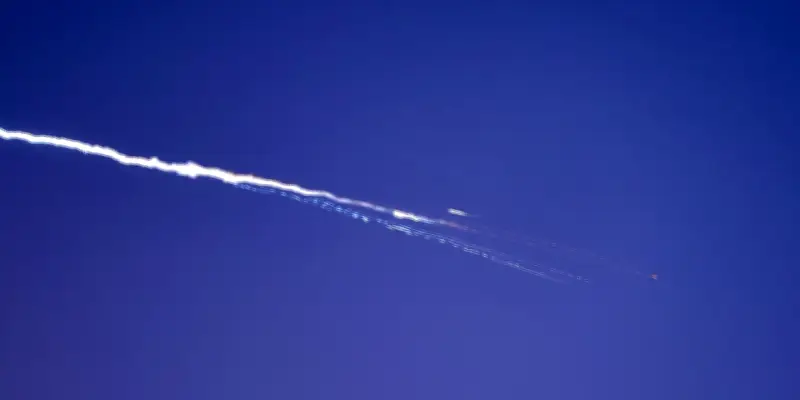 Les Houthistes revendiquent des tirs de missiles vers Israël depuis le Yémen