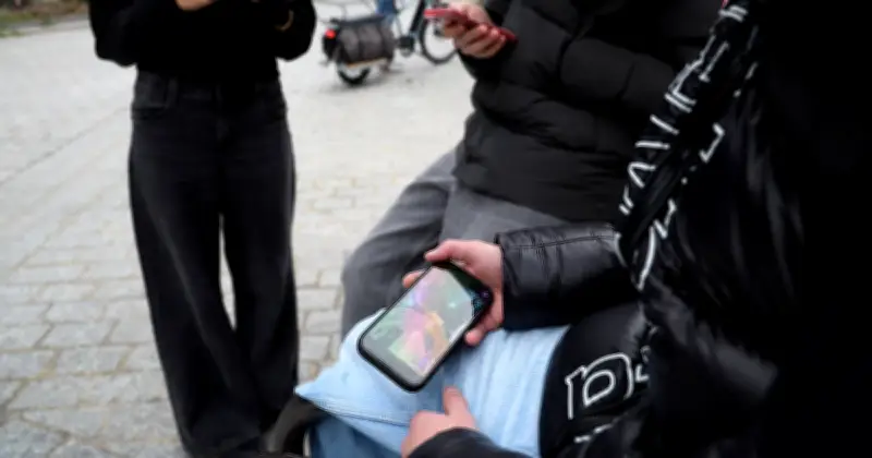 Les jeunes et la science : un portrait ambivalent révélé par le baromètre de l'esprit critique