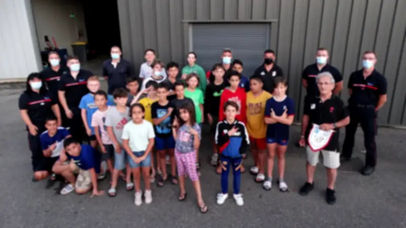 Les jeunes rugbymen d'Occitanie découvrent le métier de pompier à Saint-Chinian