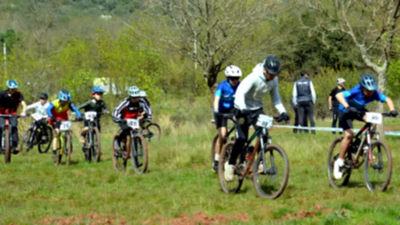 Les jeunes vététistes scolaires affrontent les ruffes du Salagou lors du championnat départemental