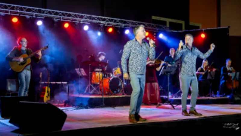 Les Jumeaux en concert à Saint-Laurent-d'Olt : "On chantait déjà à 4 ou 5 ans !"