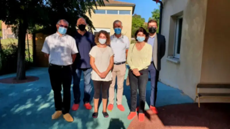 Les élus du Pays d'Uzès visitent la micro-crèche La Nisado à Foissac