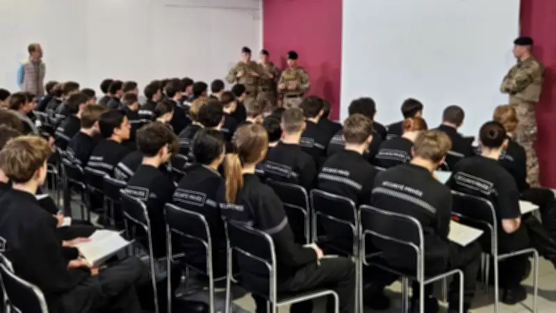 Les élèves de Castelnau-le-Lez rencontrent les Bisons du 126e RI