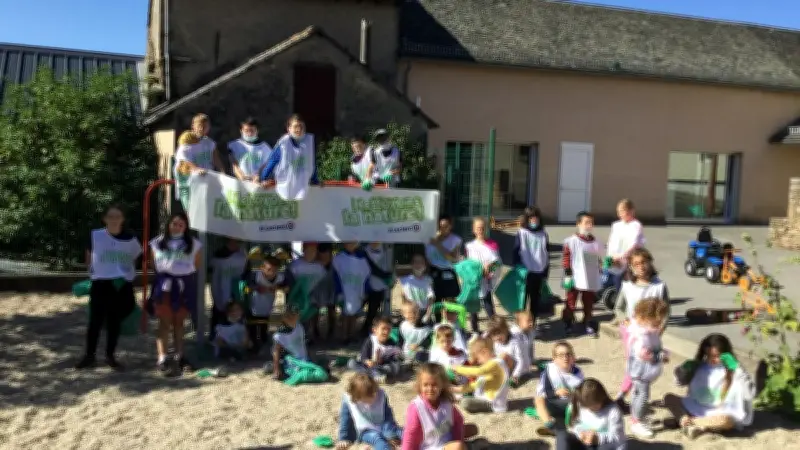 Les élèves de La Besse s'engagent pour l'environnement en nettoyant leur village