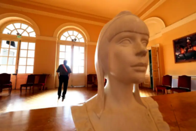 Les maires, piliers de la démocratie locale face à la défiance politique nationale