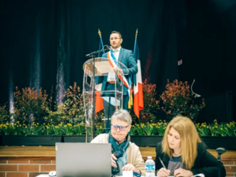 Les mairies RN : les petits soldats locaux de l'extrême droite en action