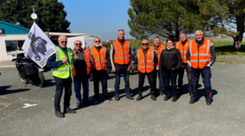 Les motards sécurisent les routes d'Oléron pour alerter sur les dangers