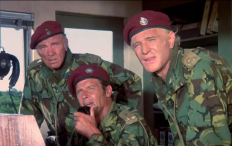 Les Oies sauvages : quand Roger Moore tournait avec les légendes Burton et Harris