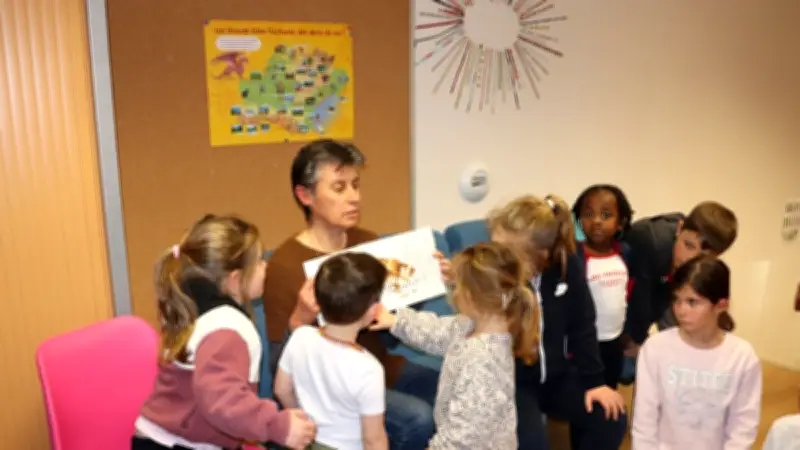 Les oiseaux enchantent les enfants lors d'une lecture à la bibliothèque de Rivière-sur-Tarn