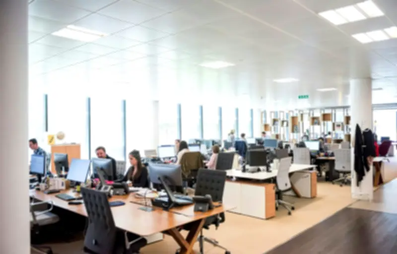 Les open spaces sollicitent davantage notre cerveau selon une étude scientifique