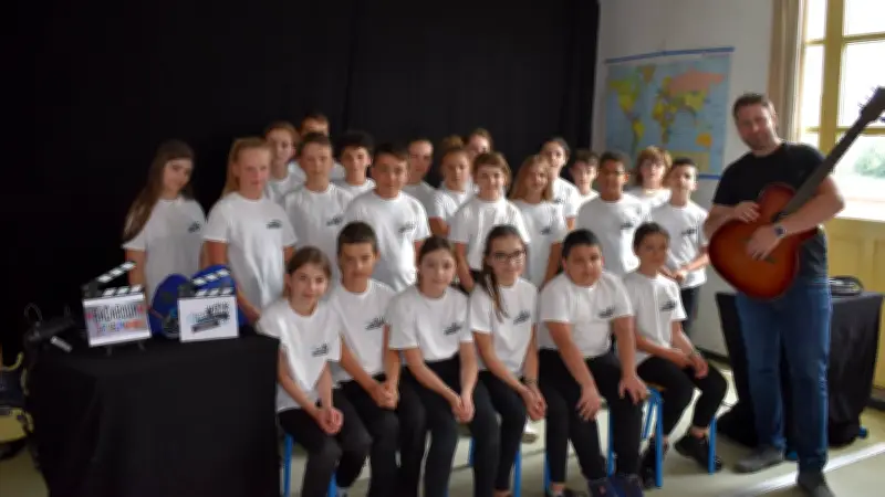 Les petits chanteurs de Chanac rendent hommage à Belmondo dans un documentaire